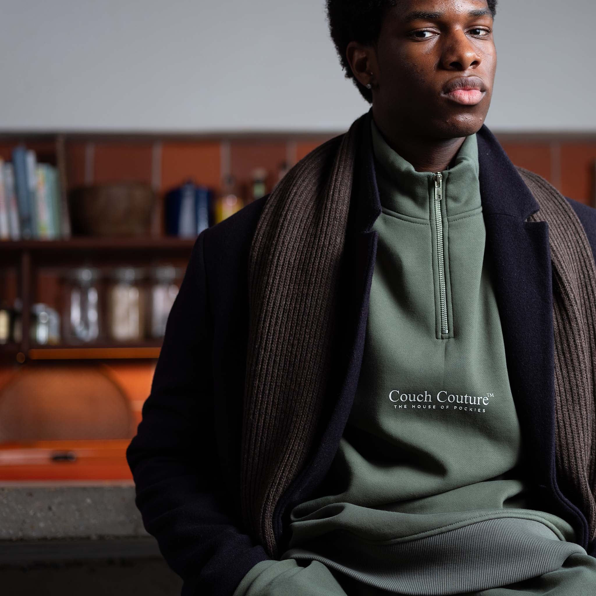 Daniel: 186CM/6'1/80KG wearing size L.